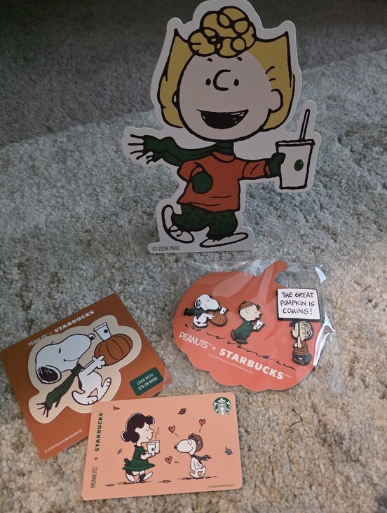 Peanuts Accessories - Starbucks X Peanuts Pumpkin Pin And Gift Card Set